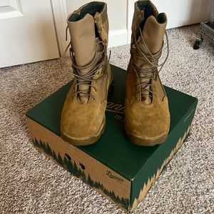 BRAND NEW Danner Rivot Coyote Boots